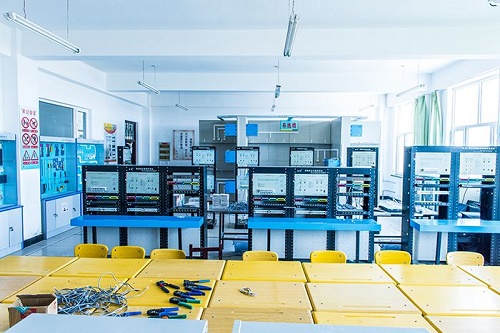 重慶哪個(gè)學(xué)校的計(jì)算機(jī)控制技術(shù)專業(yè)好？