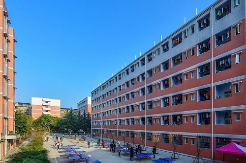 四川省屏山縣職業(yè)技術(shù)學(xué)校2021年學(xué)費(fèi)多少錢(qián)