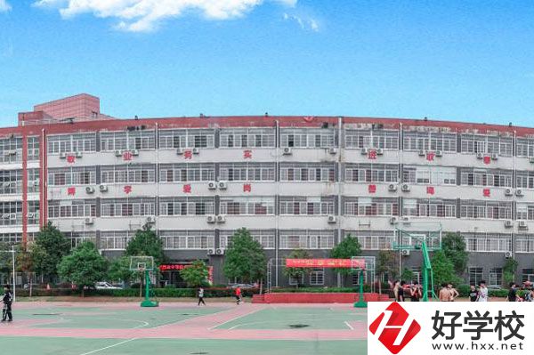 長沙中部鐵路航空中等職業(yè)學(xué)校怎么樣？專業(yè)有哪些？