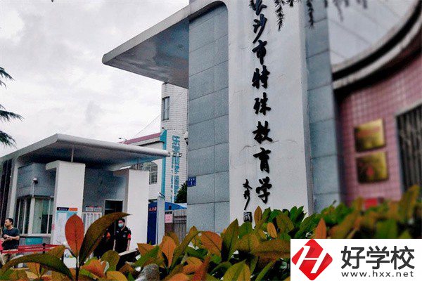 長(zhǎng)沙學(xué)服裝設(shè)計(jì)可以去哪些中職？專業(yè)好就業(yè)嗎？
