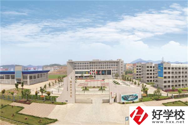 在婁底有開設(shè)航空專業(yè)的職校嗎？學(xué)航空專業(yè)有前途嗎？