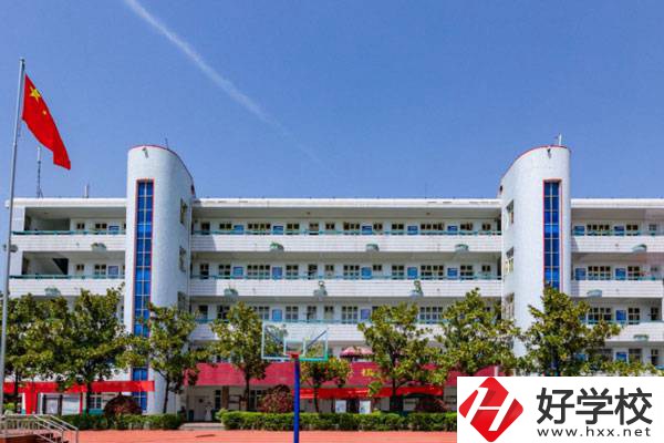 株洲軌道交通職業(yè)技術(shù)學(xué)校是公辦還是民辦？環(huán)境如何？