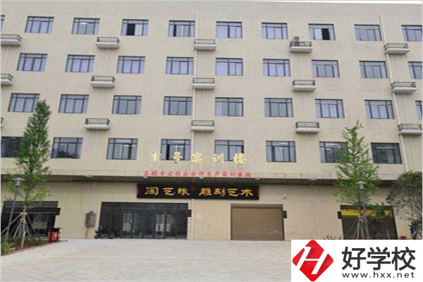 郴州市臨武縣中專學(xué)校有什么專業(yè)？畢業(yè)能做什么？