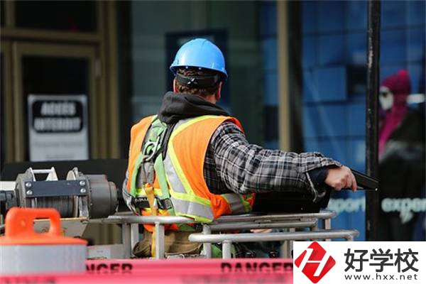 湖南中職學(xué)校什么專業(yè)“錢”途最好？有什么優(yōu)缺點(diǎn)？