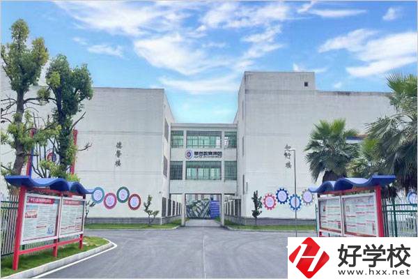 衡陽華岳學(xué)校是公立還是私立？學(xué)費(fèi)是多少？