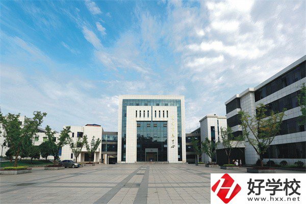 衡陽市高級技工學校辦學條件怎么樣？設施設備好不好？