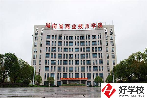 湖南學(xué)湘菜烹飪可以讀哪所學(xué)校？烹飪專業(yè)好就業(yè)嗎？