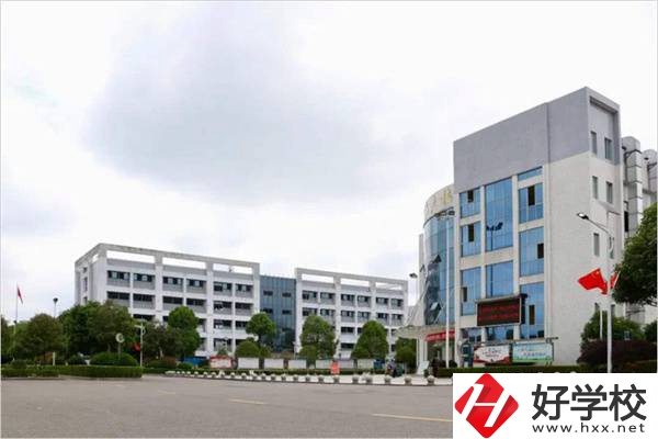 長沙有幾所省重點技校可以選擇？辦學(xué)條件好嗎？