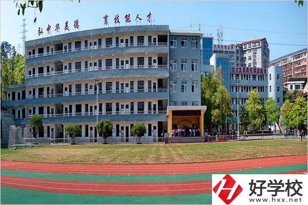 懷化市旅游學(xué)校是公辦的嗎？學(xué)費(fèi)情況怎么樣？