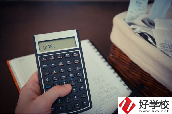 想在長沙學會計專業(yè)，哪些中專學校好?