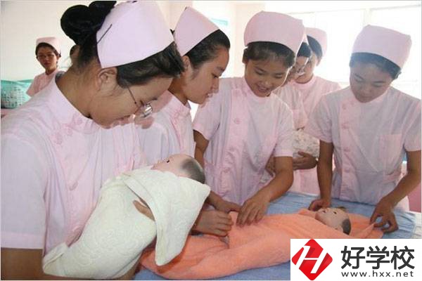 湖南衛(wèi)校最熱門(mén)的專(zhuān)業(yè)是哪個(gè)？?jī)?yōu)缺點(diǎn)是什么？