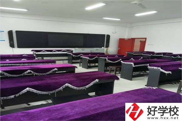 湘中幼兒師范高等?？茖W(xué)校實訓(xùn)室
