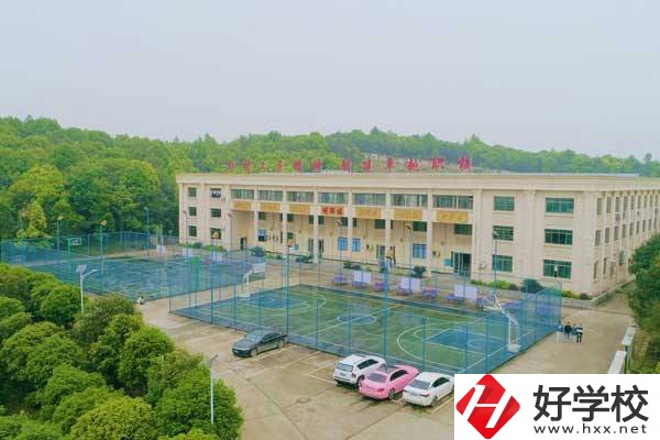 長沙市湘華中等職業(yè)學(xué)校地址在哪？校長是誰？
