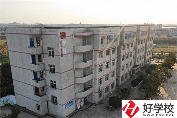 湘潭有開設(shè)航空服務(wù)專業(yè)的中職學(xué)校嗎？學(xué)費(fèi)是多少？