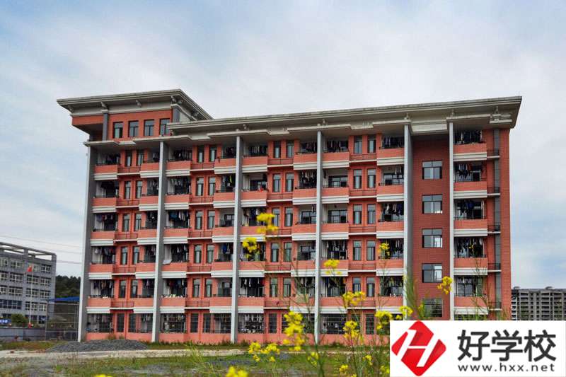 想在懷化會(huì)同縣學(xué)繪畫(huà)？這所中專(zhuān)可以看看