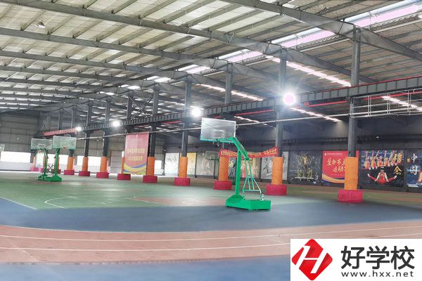 長沙華中醫(yī)衛(wèi)科技中等職業(yè)學(xué)?；@球場