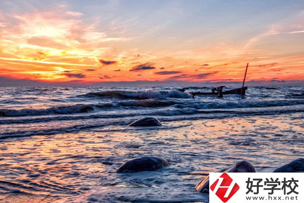 如何報(bào)名湖南護(hù)理學(xué)校？學(xué)費(fèi)是多少？