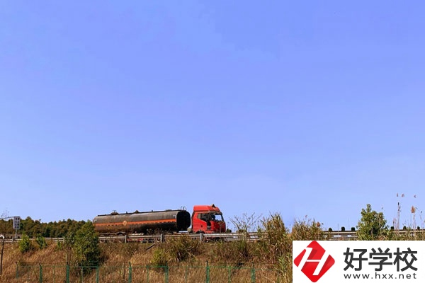 隆回湖湘職業(yè)中專學(xué)校值得學(xué)生報(bào)考么？