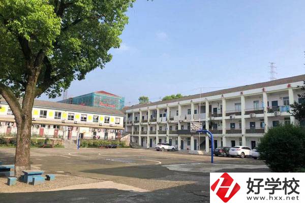 石門(mén)民族職業(yè)技術(shù)學(xué)校的辦學(xué)特色有哪些？