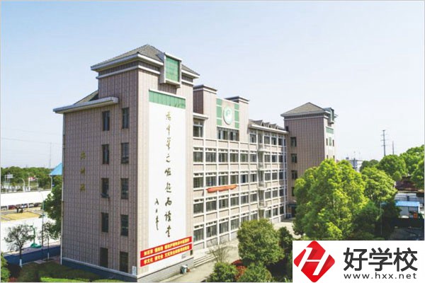 益陽的衛(wèi)校外地人可以上嗎？學費要多少？