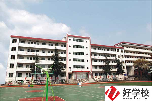 益陽(yáng)的技工學(xué)校什么時(shí)候可以報(bào)名？入學(xué)需要注意什么？