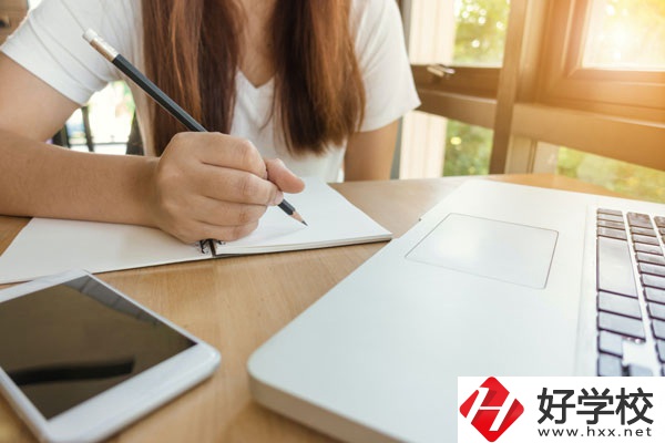 南岳區(qū)職業(yè)中等專業(yè)學校環(huán)境好不好，宿舍怎么樣？