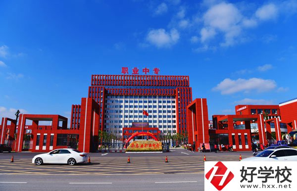 華容縣職業(yè)中專值得報考么？學(xué)校環(huán)境怎么樣？