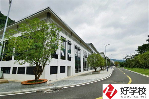張家界公辦職高有哪幾所？一年學費多少？
