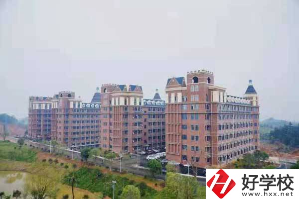 長沙市拔萃中等職業(yè)學(xué)校地址在哪？有哪些來校路線？