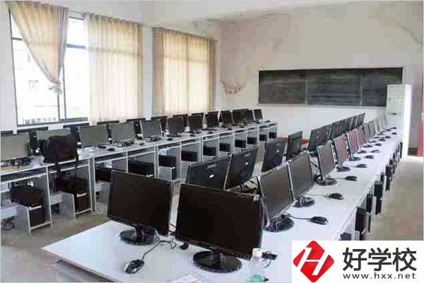 永州市第二技工學(xué)校是公辦還是民辦？辦學(xué)條件怎么樣？