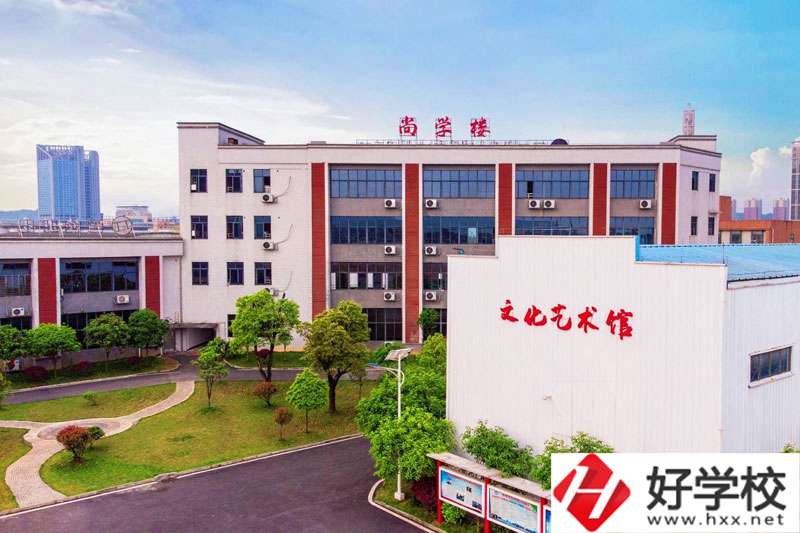 榮豐中等職業(yè)技術學校設施完善嗎？宿舍環(huán)境怎么樣？