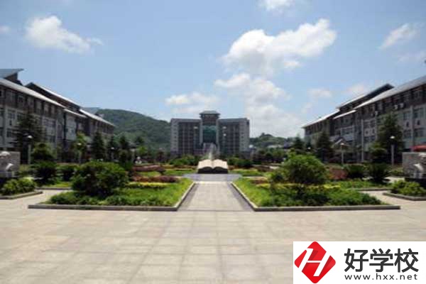 湘西州經(jīng)濟(jì)貿(mào)易學(xué)校開(kāi)設(shè)了哪些專業(yè)？學(xué)費(fèi)是多少？