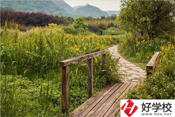 湘西旅游學校開設哪些特色專業(yè)？
