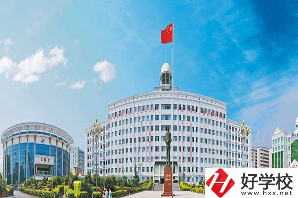 在衡陽學(xué)航空服務(wù)專業(yè)有什么要求？學(xué)費貴嗎？