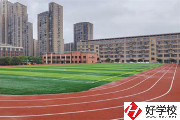 長(zhǎng)沙市經(jīng)開(kāi)中等職業(yè)技術(shù)學(xué)校收費(fèi)標(biāo)準(zhǔn)怎么樣？