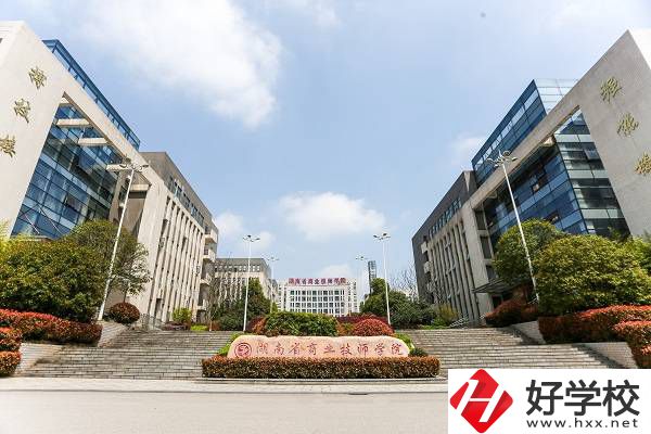 株洲比較好的廚師培訓(xùn)學(xué)校有哪些？烹飪專業(yè)好就業(yè)嗎？