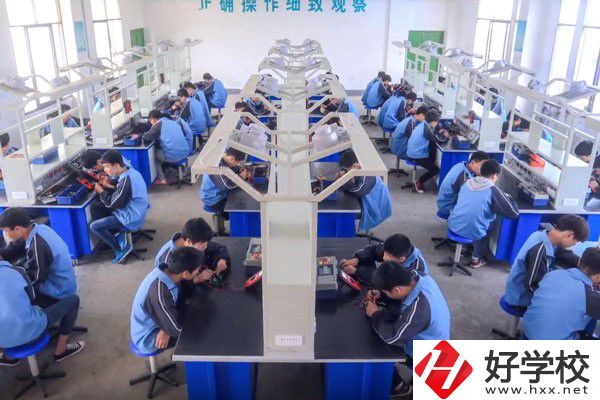 長(zhǎng)沙學(xué)服裝設(shè)計(jì)可以去哪些中職？專業(yè)好就業(yè)嗎？
