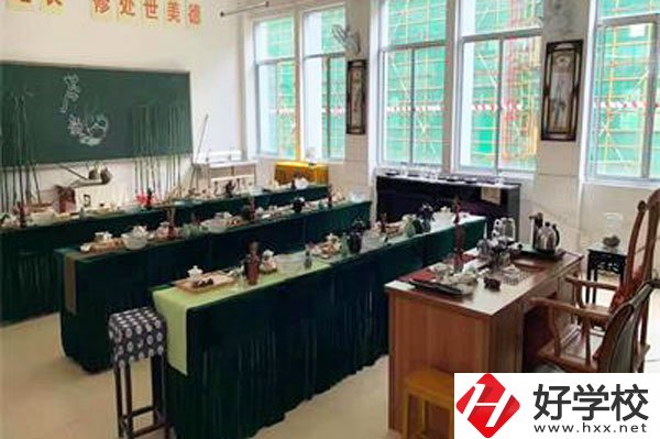 張家界旅游學(xué)校怎么樣？招生要求是什么？
