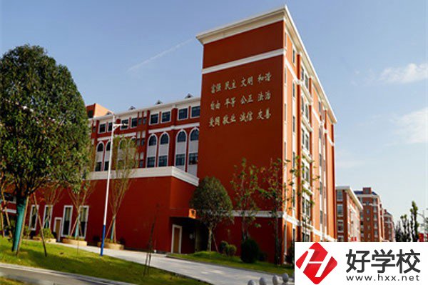 湖南醫(yī)藥職業(yè)中專學校怎么樣，有哪些優(yōu)秀教師？