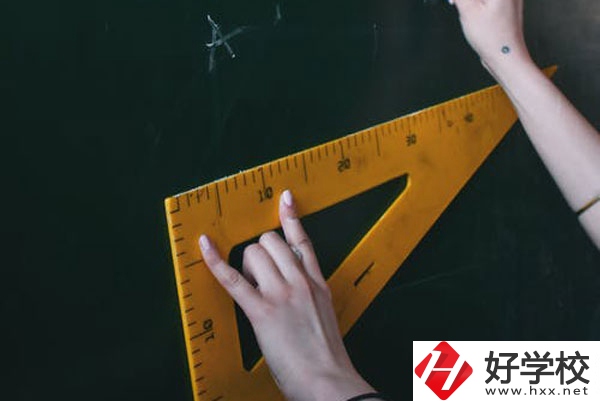 郴州市第一職業(yè)中專(zhuān)的學(xué)費(fèi)多少錢(qián)？值得讀嗎？