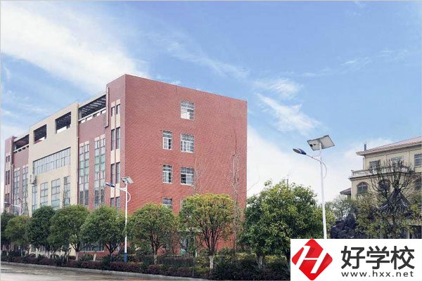 永州方政職校和寧遠(yuǎn)縣職業(yè)中專學(xué)校哪個(gè)比較好？