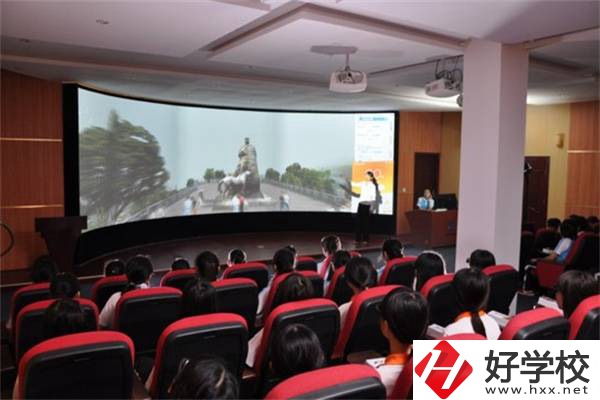 長沙市望城區(qū)職業(yè)中等專業(yè)學(xué)校的辦學(xué)條件如何？