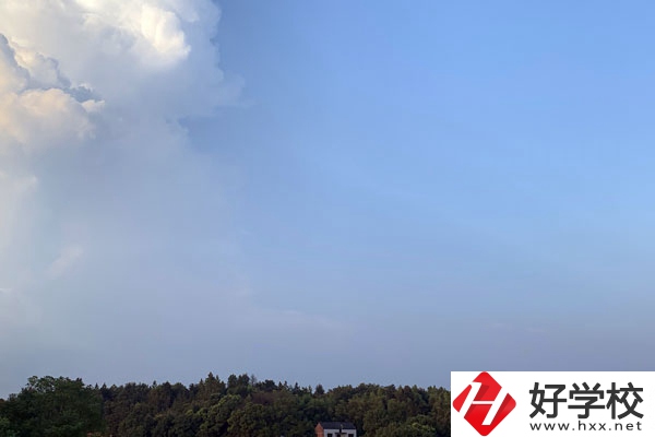 醴陵陶瓷煙花職業(yè)技術(shù)學(xué)校怎么樣？特色專(zhuān)業(yè)是什么？