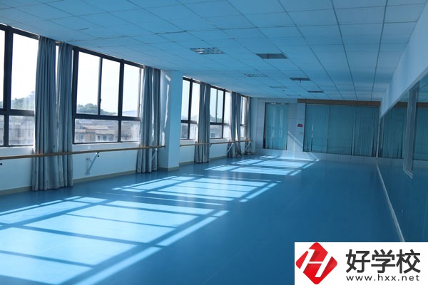 長(zhǎng)沙華中涉外職業(yè)高中辦學(xué)條件怎么樣？