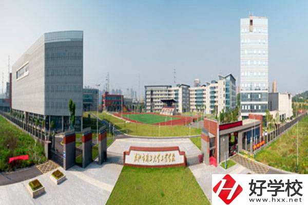 株洲市工業(yè)中等專業(yè)學(xué)校的環(huán)境怎么樣？師資如何？