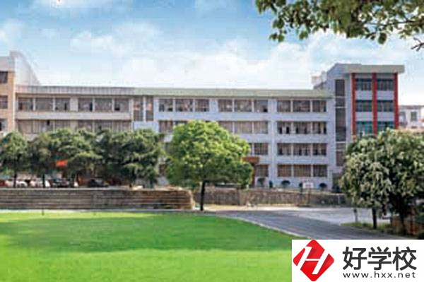 武岡市技工學(xué)校學(xué)費(fèi)多少錢？是公辦還是民辦？