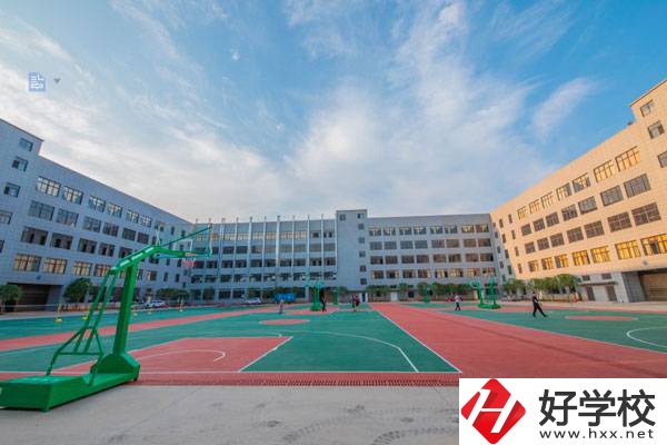 衡陽市中科信息管理學(xué)校運(yùn)動場