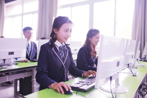 女生適不適合學計算機專業(yè)？