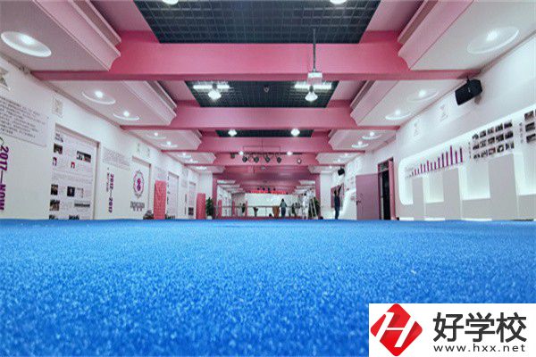 常德中山外語職業(yè)學(xué)校有哪些辦學(xué)特色？學(xué)費(fèi)貴嗎？