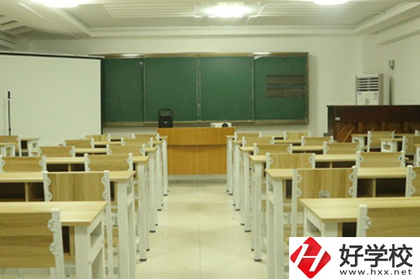湖南長沙藝術(shù)學(xué)校專業(yè)學(xué)費(fèi)是多少，有哪些助學(xué)政策？